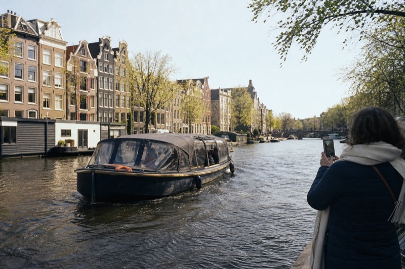 Amsterdam: 75-Minute Classic Canal Cruise with Audio Guide