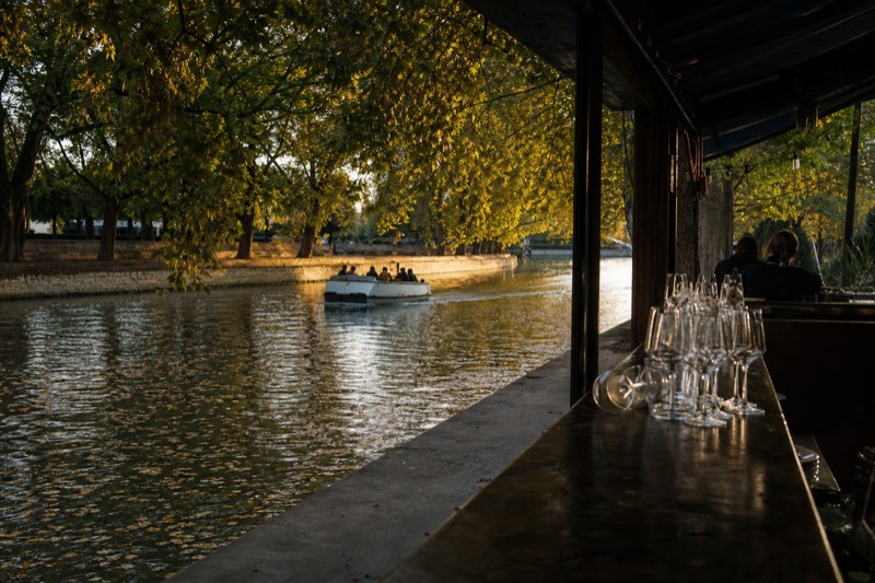 Amsterdam: Electric Boat Canal Cruise With Optional Open Bar (60 minutes)