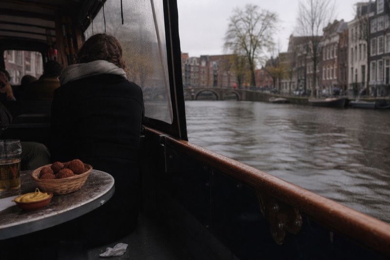Amsterdam: Covered Heated Canal Cruise with Bitterballen