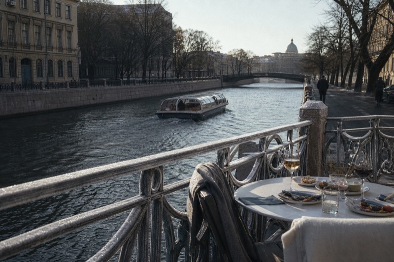 Amsterdam Luxury Canal Cruise + Unlimited Drinks & Bites (Classic Saloon Boat, base option)