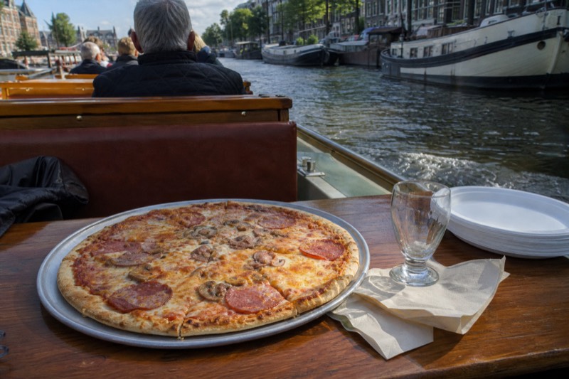 Amsterdam Guided Cruise with New York Pizza, Drinks