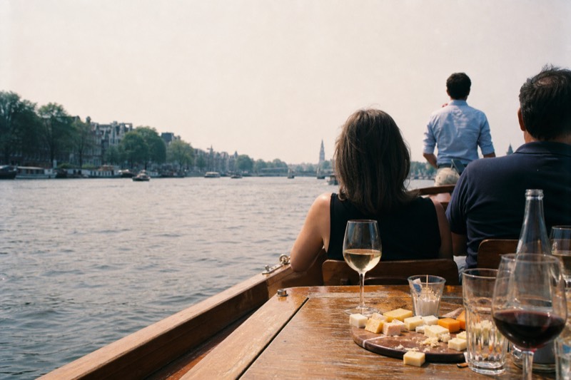 Amsterdam Classic Saloon Boat Cruise with Drinks and Cheese