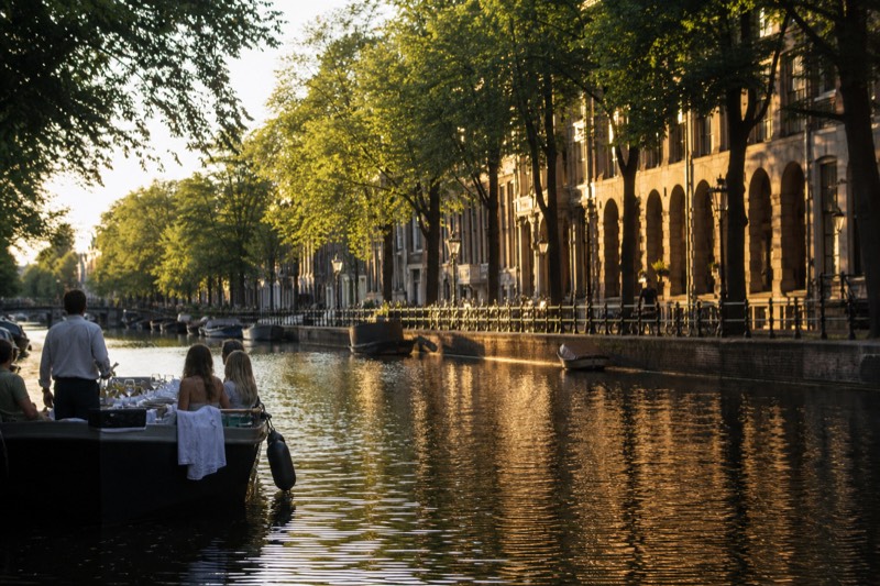 The Ultimate Amsterdam Canal Cruise - 2hr - Small Group (All-Inclusive 2-hour cruise)